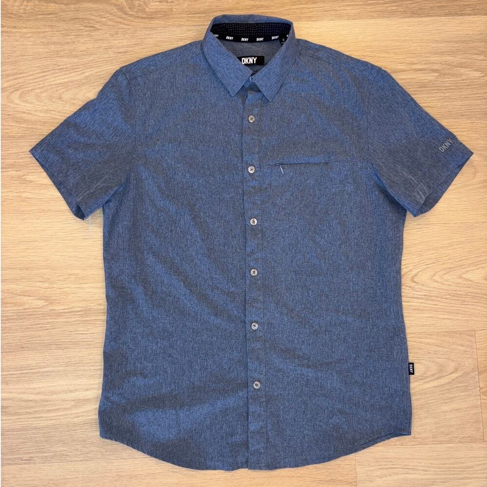DKNY performance short sleeve button up shirt blue zipper pocket mens small